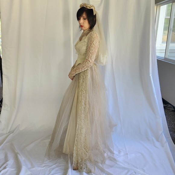 60s‎ Taupe Lace Wedding Dress - Picture 2 of 10